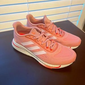 Adidas Size 8 supernova Tennis shoes